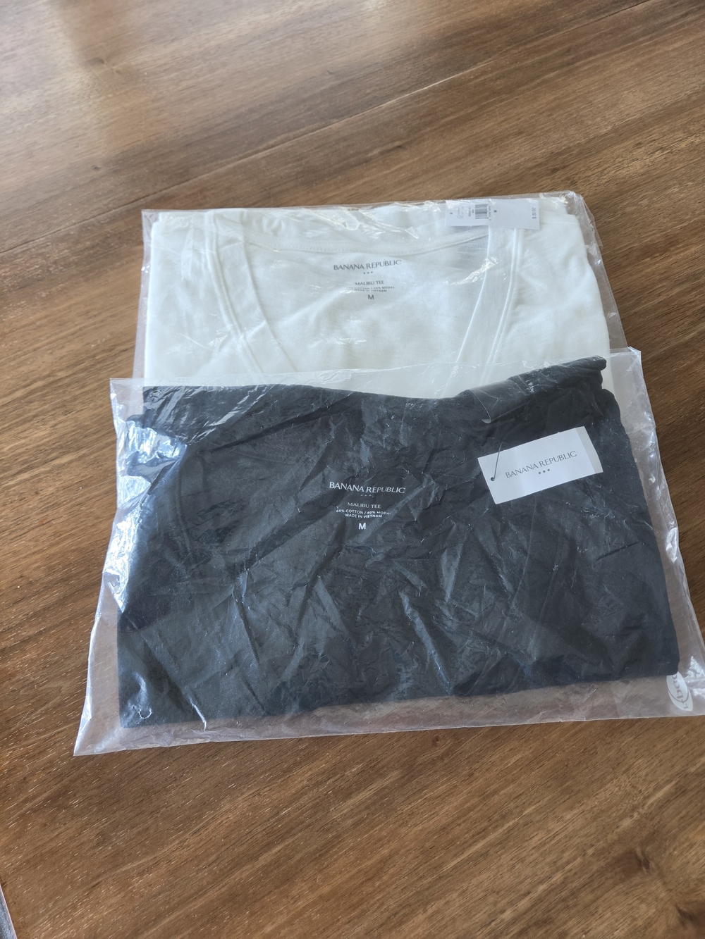 Banana Republic  Malibu Womens Short Sleeve V-Neck Tee - Black & White 2 Pack M